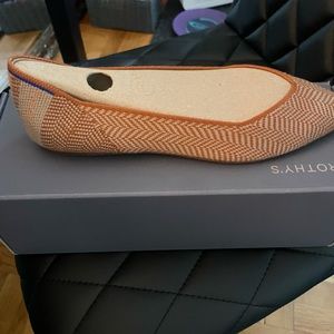 Brand NEW Rothy’s Retired color